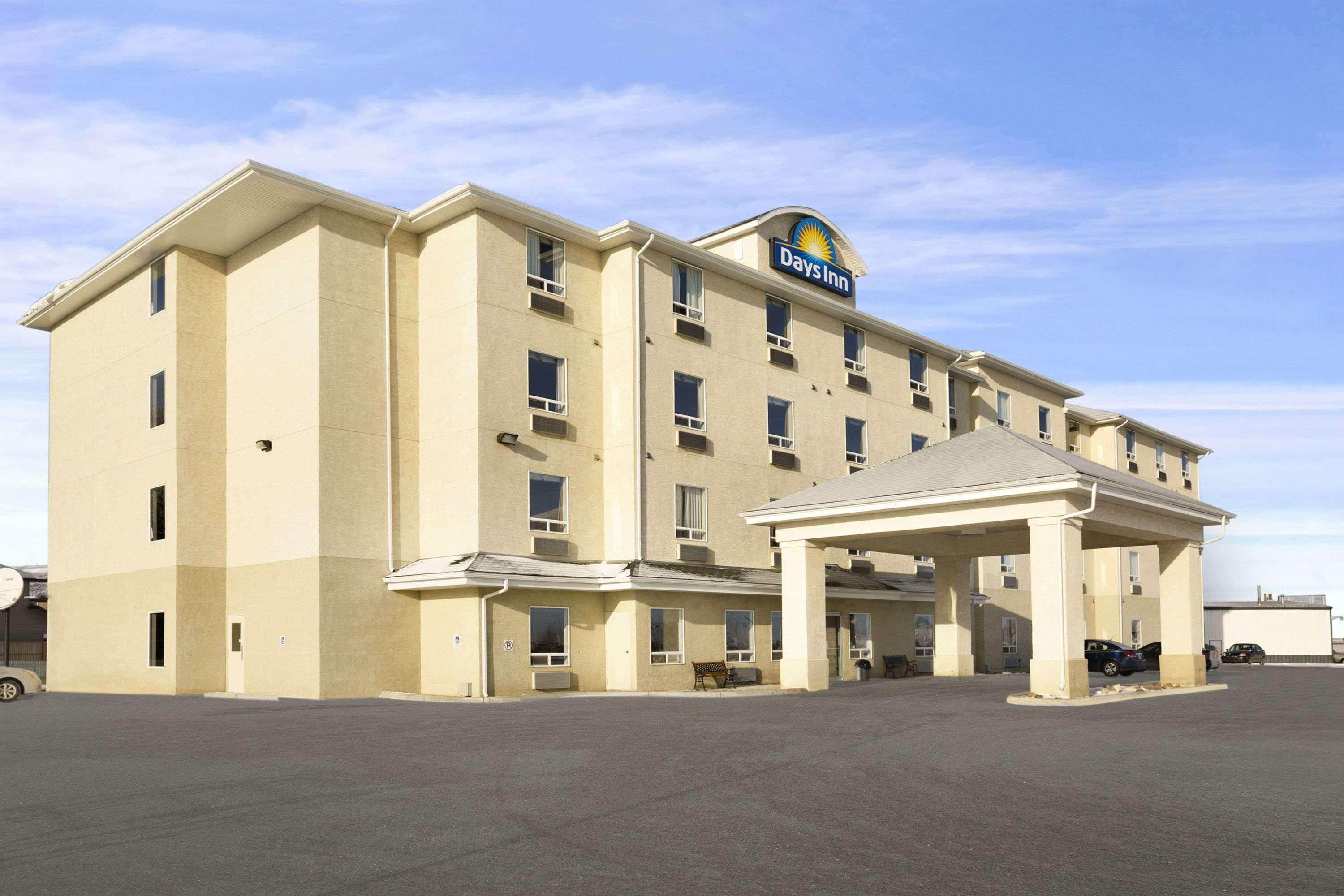 Days Inn By Wyndham Moose Jaw Exterior foto