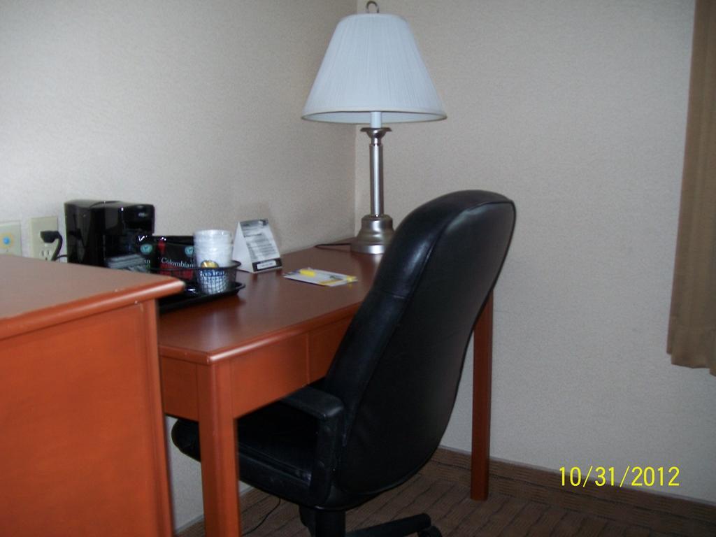 Days Inn By Wyndham Moose Jaw Exterior foto