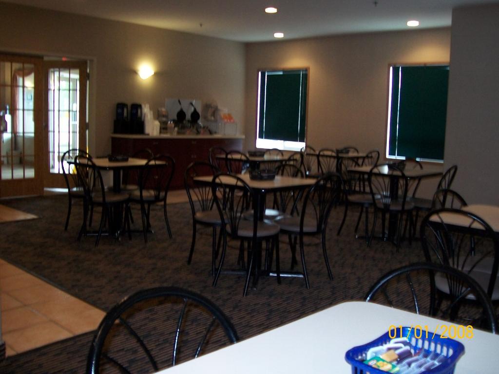 Days Inn By Wyndham Moose Jaw Exterior foto