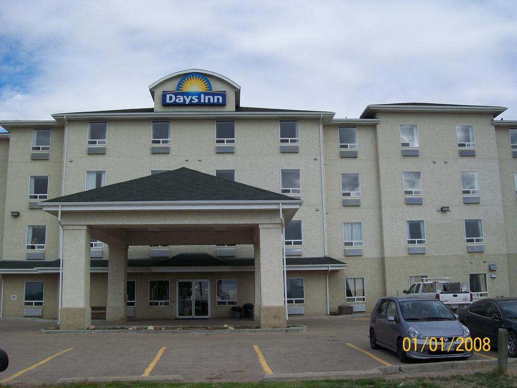 Days Inn By Wyndham Moose Jaw Exterior foto